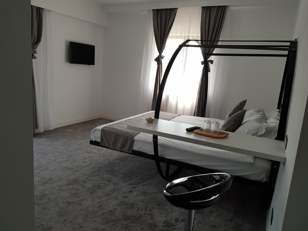 Heaven Guesthouse Corbeni Ngoại thất bức ảnh