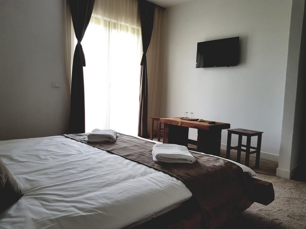 Heaven Guesthouse Corbeni Ngoại thất bức ảnh