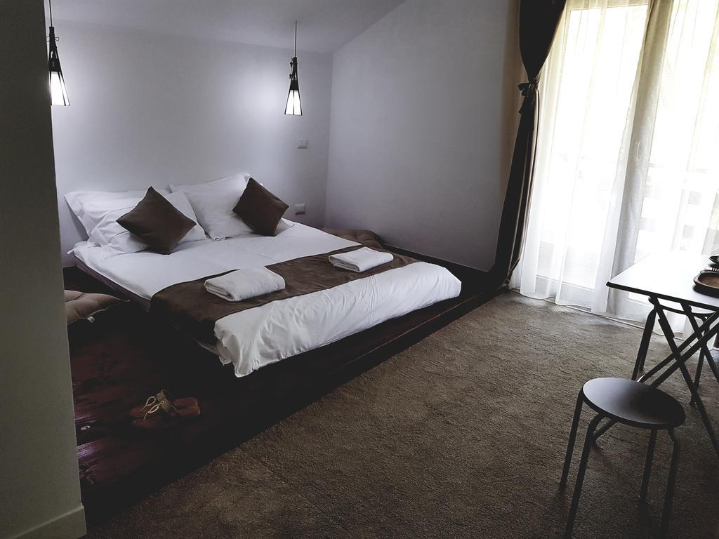 Heaven Guesthouse Corbeni Ngoại thất bức ảnh