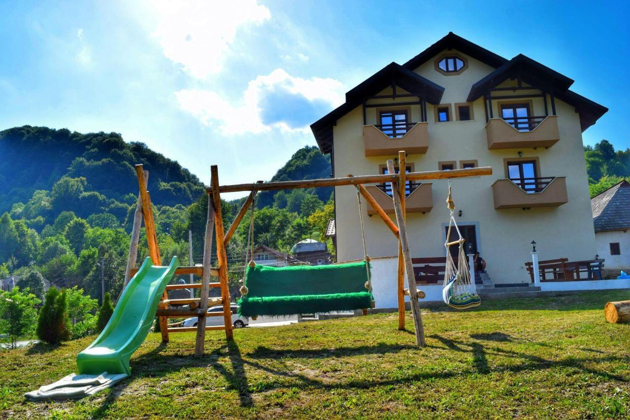 Heaven Guesthouse Corbeni Ngoại thất bức ảnh